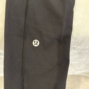 Black Lululemon leggings.
